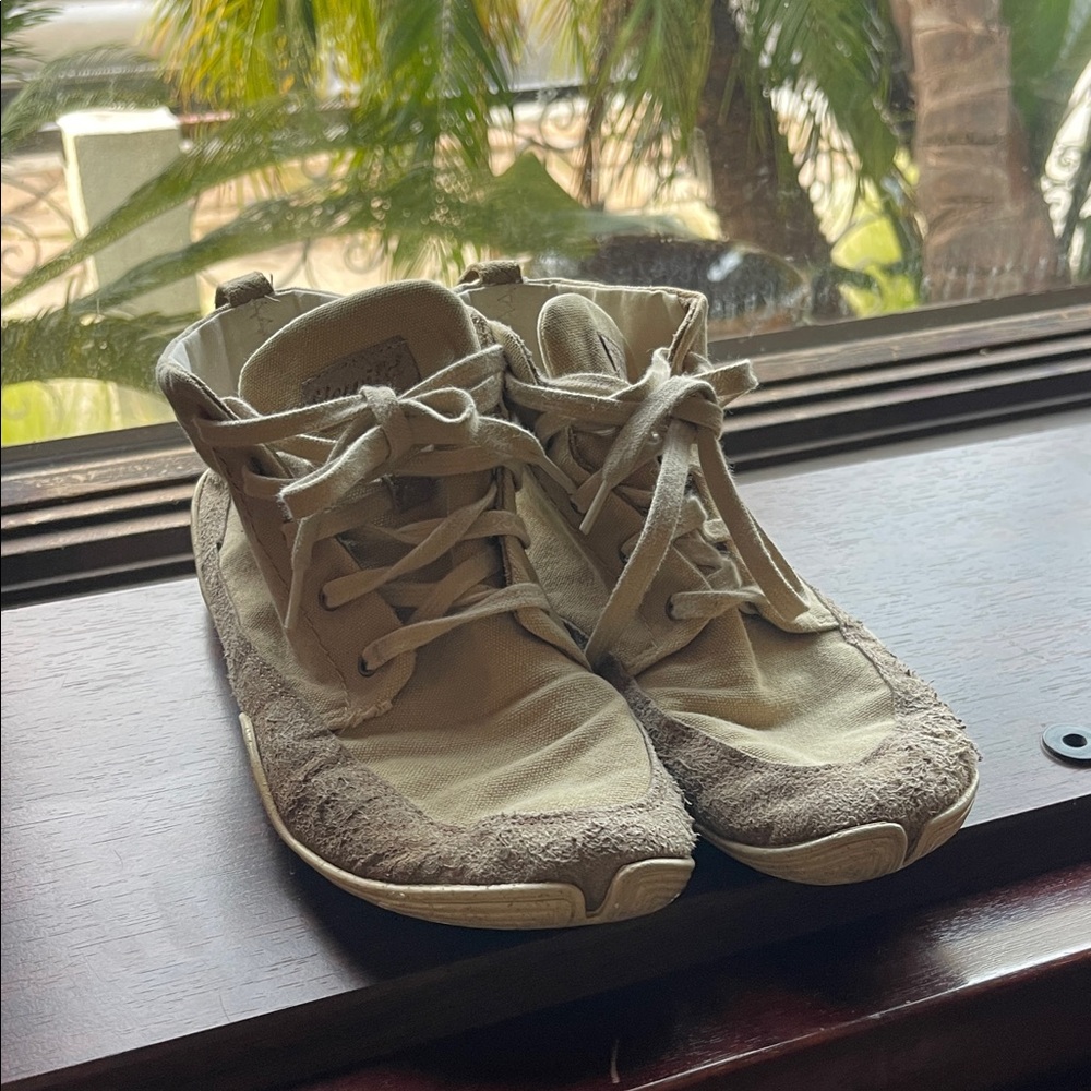 Women’s Athletic High-Top Sneakers in Light Beige